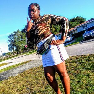 Meet your Posher, Petriece